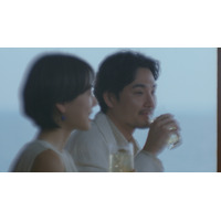 松田龍平と石橋静河が大人旅…サントリー『碧Ao』新CM 画像