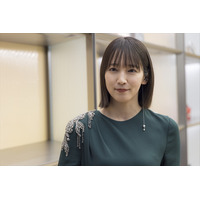 吉岡里帆、ヘプバーンが愛用したバッグ身につけイベント登場 画像