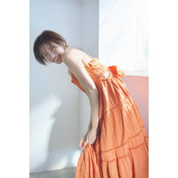 岡崎紗絵、繊細なシルエットが映える春夏ワンピース姿に！「dazzlin」WEBマガジンに登場 画像