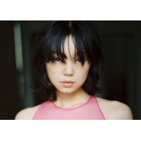 古川琴音、写真家・松岡一哲と7年ぶりの再タッグ！ 衝撃の写真集完成 画像