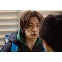 松田元太、撮影現場は「コミュ力お化けの集い」 新ドラマ『人事の人見』今夜初回放送 画像