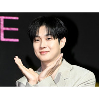 えっ、本当に35歳？俳優チェ・ウシク、爽やか春コーデでファンを魅了！撮影現場の裏側大公開 画像