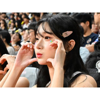 “絶対領域”もチラッ…韓国20歳チアのイ・ジュウン、体操着コーデの体育座りにファンもメロメロ【PHOTO】 画像
