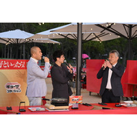 コロコロチキチキペッパーズ、大阪グルメEXPOで「ギョーザ」焼き対決披露 画像