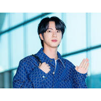 「兄妹みたい」の声も…BTS・JIN、Netflixバラエティ共演者と“仲良し3SHOT”【PHOTO】 画像