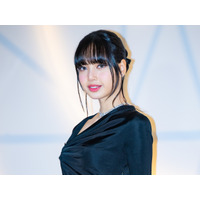“大胆衣装”と圧巻パフォーマンスで話題！BLACKPINK・リサ、「コーチェラ」オフSHOT公開【PHOTO】 画像