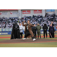 速水もこみちがロッテ対日ハムで始球式！ 「スター・ウォーズ」ジェダイの姿でマウンドへ 画像