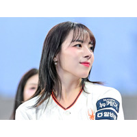 「太もも23インチ」の韓国プロ野球チアが球場降臨！ミニスカ＆腹チラSHOTで視線釘付け【PHOTO】 画像