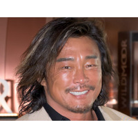 年下俳優も「兄さん長生きして」と心配するほど…秋山成勲の“亡き父へ捧げた言葉”に再び注目 画像