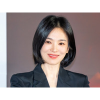 肩出し大胆ドレスを公開の女優ソン・ヘギョ、際立つ圧巻美貌にウットリ【PHOTO】 画像