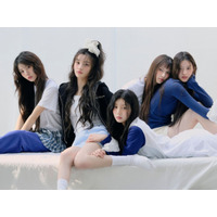 ILLIT、真っ白衣装で“ホワイトチョコ妖精”に！バンドライブで透き通る歌声披露 画像