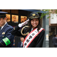 大原優乃、ピコ太郎、錦笑亭満堂が三田警察署一日署長に就任！特殊詐欺被害撲滅訴える 画像
