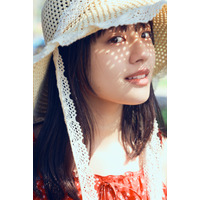 上坂樹里の1st写真集が発売決定！ 等身大の無邪気な表情に艶っぽい姿も 画像