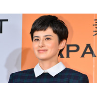 ホラン千秋、美脚あらわな“ミニスカ”オフショ公開！ ファン「素晴らしいスタイル」「モデルさんじゃん！」 画像
