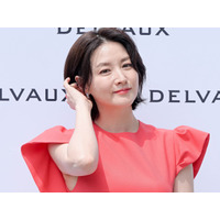 夫と毎日キスすると明かした女優イ・ヨンエ、32年ぶりに演劇出演中「来るたびに新しい姿をお見せする」 画像