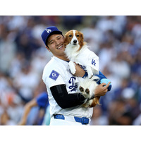 大谷翔平、愛犬の写真投稿！「デコピン」2歳の誕生日 画像
