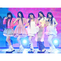 ILLIT、「Weverse Con Festival」で新曲ティザーをサプライズ公開！「新しい姿に期待して！」 画像