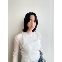 のん、コーディネートのセンス光るオフショット！「スカートのレースと赤ブーツかわいい」 画像