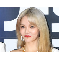 指を噛みながら上目遣い…10年にわたるいじめ問題で脱退した元K-POPアイドル、「艶っぽさ」アピール【PHOTO】 画像