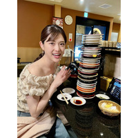 松村沙友理、富山の回転寿司で豪快な食べっぷりを披露！ 藤岡ファミリーはカツ丼に舌鼓 画像