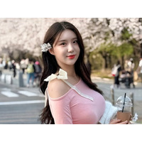 圧巻スタイルの韓国チアガール、“ぴったり白Tショット”で「顔の変化」を告白…一体何が変わった？【PHOTO】 画像