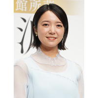 上白石萌音、胸元があいた大胆ドレスで美デコルテ披露「素敵な衣装」「綺麗過ぎ」 画像