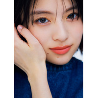 出口夏希が『andGIRL』2025年夏号の表紙に登場！ 涼やかな夏の装いを披露 画像