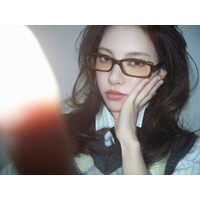 ILLITメンバーがおてんばファッションに！ 3rdミニアルバム『bomb』コンセプトフォトを公開 画像