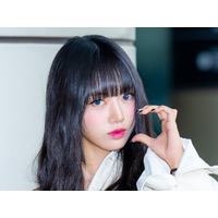 MEOVV・スイン、キュートなロングヘアにイメチェン！グレーの瞳で見つめる姿に「本物の子猫…？」【PHOTO】 画像