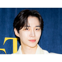 2PM・ジュノ、白Tにジーンズの王道“彼氏風ルック”でファンを虜に！スペインへ出国【独自写真】 画像