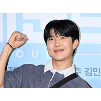 「軍隊で背伸びた？」BTS・RM、除隊後に見せた“モデル級スタイル”に反響！【PHOTO】 画像