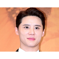 元東方神起ジュンス、兄の結婚式で“甥バカ”な姿が捉えられる！ジェジュンとともにとろける笑顔に 画像