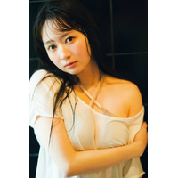 元SKE48・江籠裕奈、濡れTシャツの美肌ショット！『FLASH』最新号で3rd写真集先行カット公開 画像