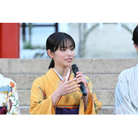 當真あみや原菜乃華、上白石萌音が袴姿で近江神宮へ！ 新ドラマ『ちはやふる－めぐり－』ヒット祈願 画像