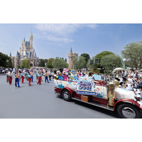Mrs. GREEN APPLEが東京ディズニーランドにサプライズ登場！「幸せな気持ちでいっぱい」 画像