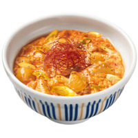 旨辛のタレが卵に絡む！なか卯、韓国チゲ鍋風味の「旨辛チゲ風親子丼」7月9日発売 画像