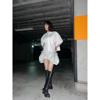 のん、ミニ丈パンツから美脚スラリ！“甘辛MIX”コーデに反響「ブーツ合わせが格好良すぎ」 画像