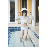 キュートな水着姿の未公開カットも！上海出身の歌手・Liyuu、2nd写真集のオールアザー版を本日発売 画像