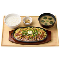 酸味が効いたジャポネソースがたまらない！やよい軒、「牛バターちゃんぽん焼定食」を8月5日より販売開始 画像