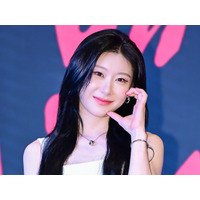 ITZY・チェリョン、ドキドキする距離感のベッド寝そべりSHOT「何回でも恋に落ちる」【PHOTO】 画像