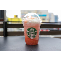“完熟桃”の甘さが広がる！本日発売のスタバ新作「ヘブンリー ピーチ フラペチーノ」を実食レポ！ 画像