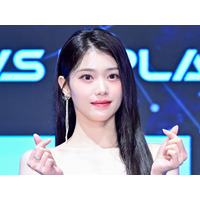 Kep1er・シャオティン、縦線くっきりウエスト＆美デコルテの圧巻スタイル「ビジュ担の女神」【PHOTO】 画像