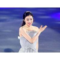 キム・ヨナ、肩まる出し出しの挑発ポーズ&美しさで圧巻【PHOTO】 画像