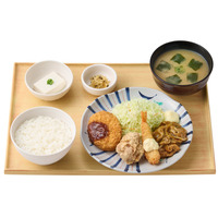やよい軒、人気おかず4品を一度に堪能！「やよい合い盛り定食」19日より890円で販売 画像