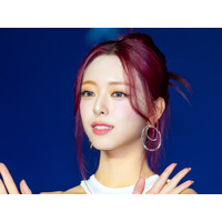 「骨格ONE PIECE」で話題に！ITZY・ユナ、くびれ際立つ“異次元スタイル”に視線釘付け【PHOTO】 画像