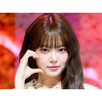 メイド風？LE SSERAFIM・ウンチェ、キュートなミニスカ姿にファン悶絶「可愛すぎるだろ」【PHOTO】 画像