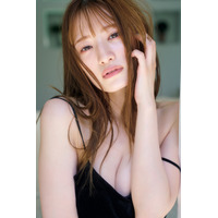 元乃木坂46・中田花奈、はだけた黒キャミから“美谷間”披露！ 画像