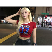 韓国の金髪チアガール、夜のプールで真っ赤なスイムウェア姿披露！隠し切れないボリューム感にファン虜【PHOTO】 画像