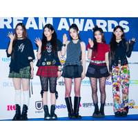 ILLIT、待望の日本デビュー！1stシングル『時よ止まれ』配信スタート＆青春を描いたMVも公開 画像