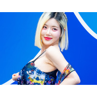 “日本で胸触られ”大騒動に　DJ SODAがファッションイベントに登場！大胆網タイツ衣装で観客魅了【PHOTO】 画像